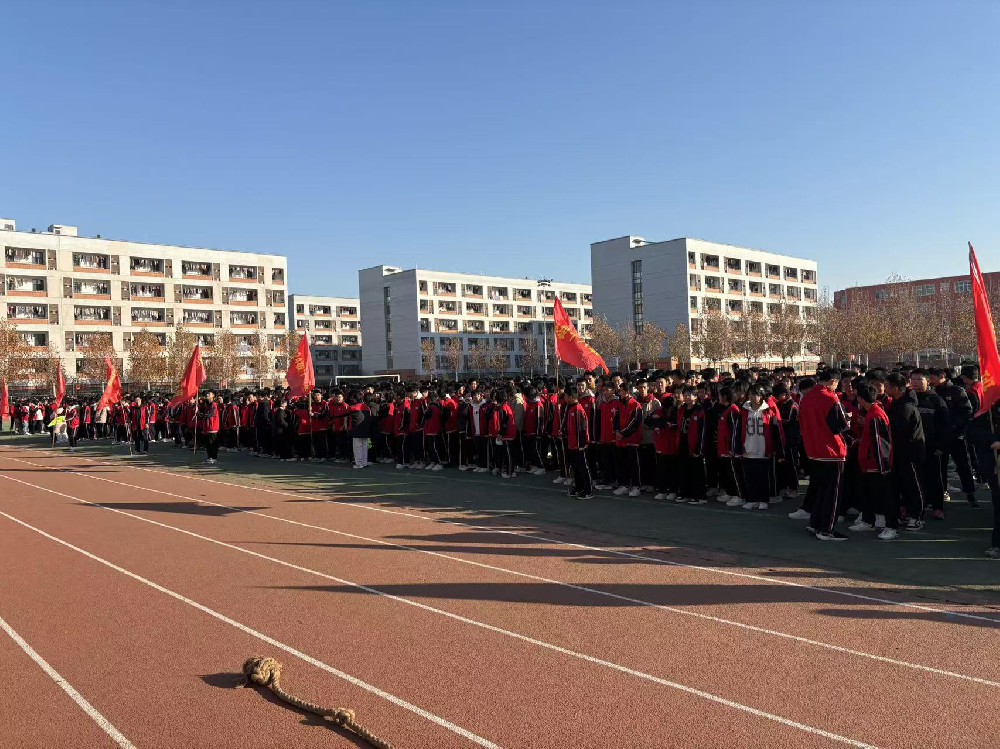 巾帼不让须眉，拔河赛场燃激情——高一B部冬季女子拔河比赛暨“庆元旦活动”