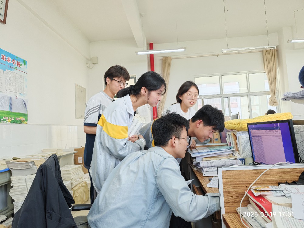 高三B部开展三模考试临界生谈心谈话活动：精准帮扶助力学子冲刺高考