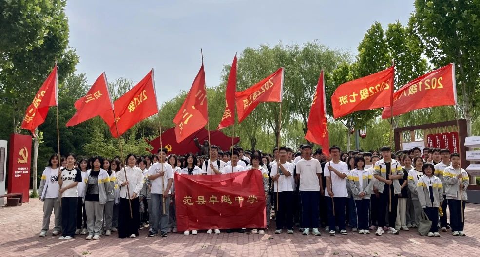 范县卓越中学初中部组织初三学子开展远足活动