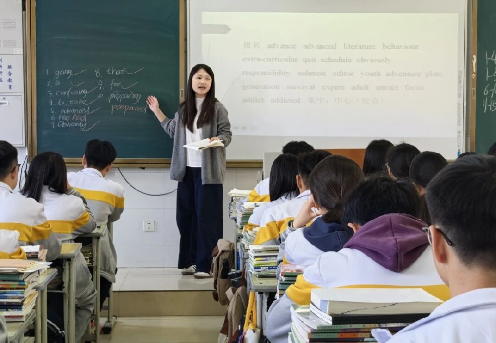 范县卓越中学开展青年教师过关课活动