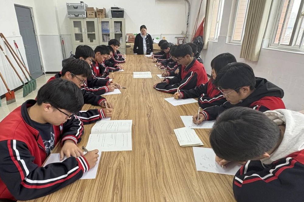 范县卓越中学高二B部举办“温故知新”数学知识竞赛