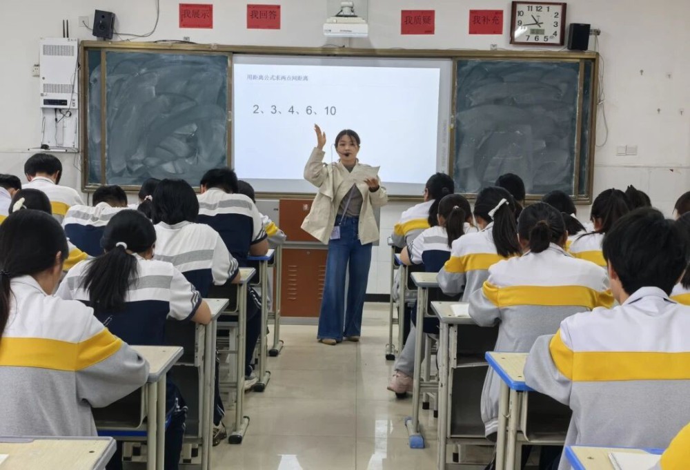 示范引领展风采  携手同行促成长——范县卓越中学开展优质课展示活动